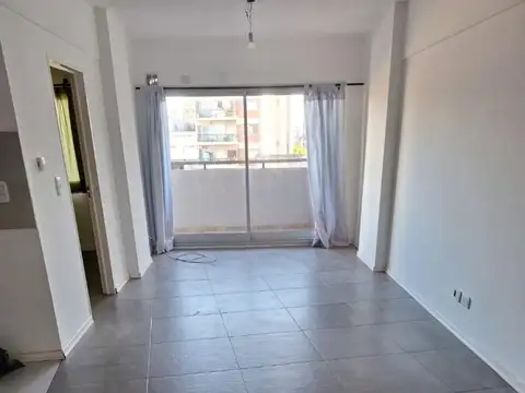 2 AMBIENTES   C/ FRENTE COCHERA CUBIERTA 