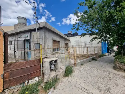 PROPIEDAD SOBRE AVENIDA A REFACCIONAR