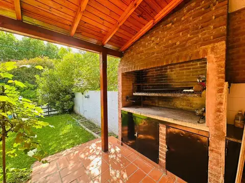 Casa 5 ambientes con 4 baños