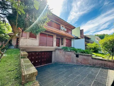 Casa en venta con jardin y piscina. zona B.Parque Cisneros