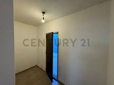 Casa en Alquiler con 2 cocheras