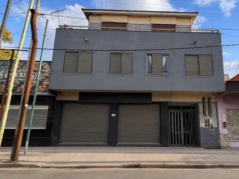 VENTA CASA, CON DEPARTAMENTOS Y LOCAL COMERCIAL