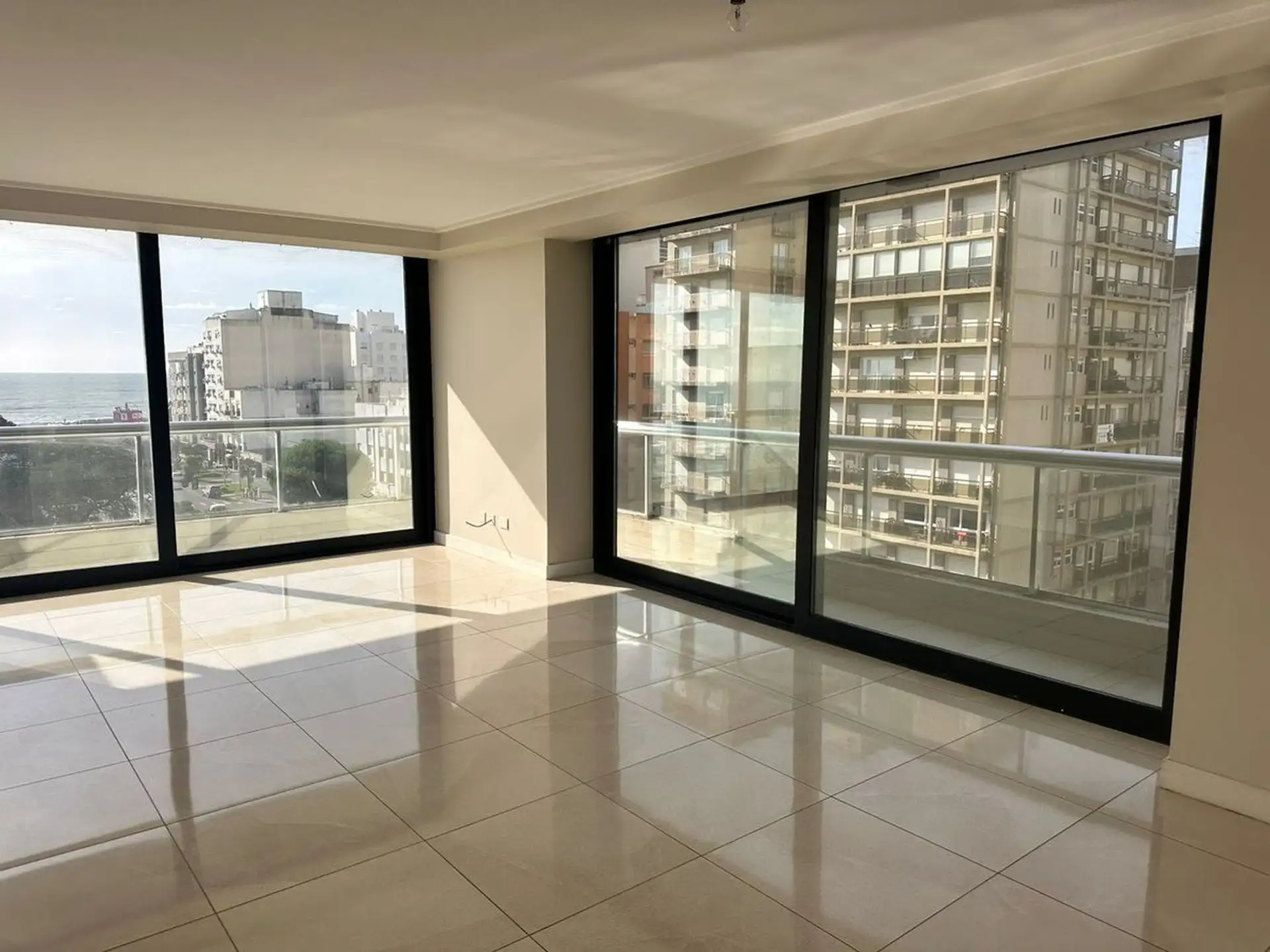 Venta 3 ambientes cochera y vista al mar Delfi IV