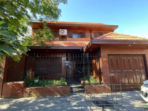 VENTA CASA GERLI GARAGE QUINCHO Y PILETA ,PERMUTA