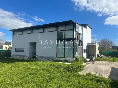 OPORTUNIDAD - Casa a terminar en Barrio Los Alcanfores - Gran Parque