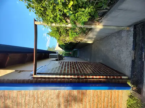 Excelente casa en venta en Villa Elisa