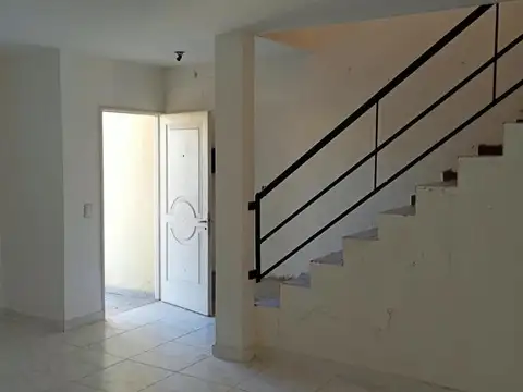 Depto Tipo Casa en Alquiler de 4 ambientes
