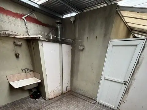 Departamento de 1 dormitorio en planta Alta en alquiler en La Plata ubicado en calle 7 e/42 y 43