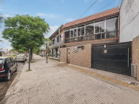 VENTA VILLA ELISA Casa de tres dormitorios y local con pileta en Av. Arana y Centenario
