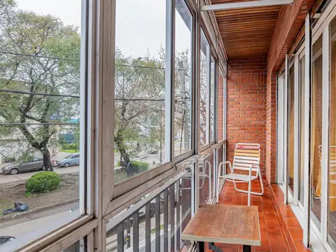 Casa de tres dormitorios y local con pileta en Av. Arana y Centenario  VILLA ELISA