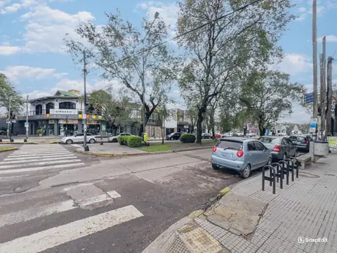 Casa de tres dormitorios y local con pileta en Av. Arana y Centenario  VILLA ELISA