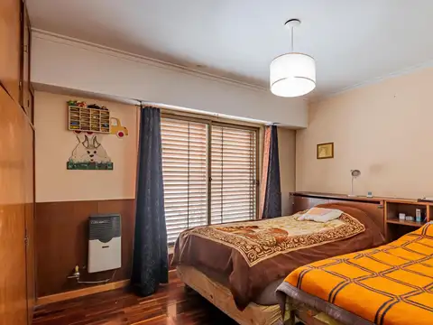 VENTA VILLA ELISA Casa de tres dormitorios y local con pileta en Av. Arana y Centenario