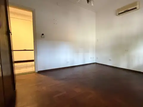 Casa 6 ambientes con 1 baño