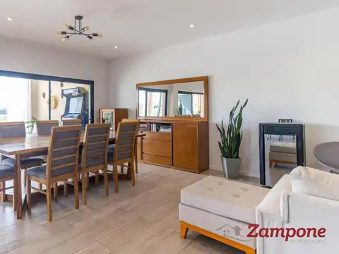 Casa 7 ambientes con 4 baños