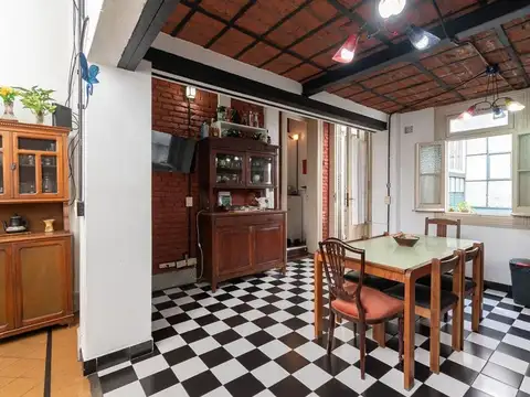 Depto Tipo Casa en Venta 106 años