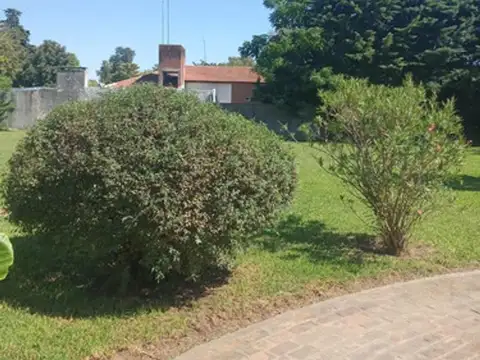 Casa en Venta con 4 cocheras