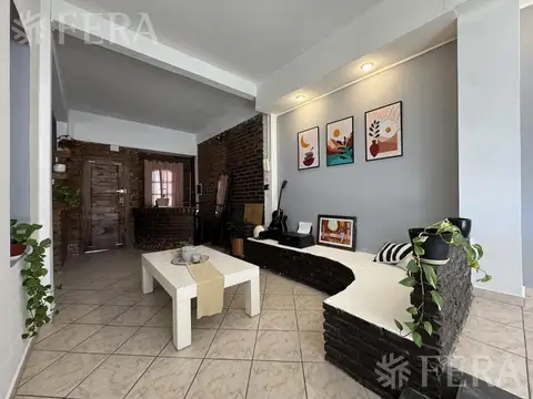 Casa en Venta con 5 cocheras