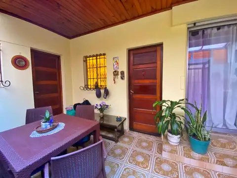 Casa 2 ambientes con 2 baños