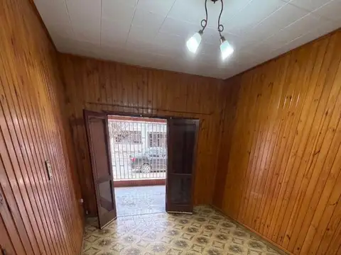 Casa 6 ambientes con 2 baños
