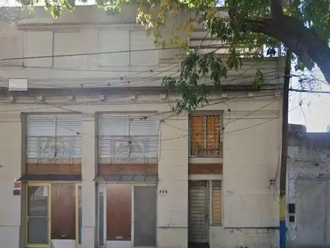 VENTA CASA TRIPLEX CON PATIO Y PARRILLERO