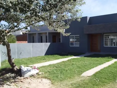 Casa en venta - 3 Dormitorios 2 Baños - 200Mts2 - San Miguel del Monte