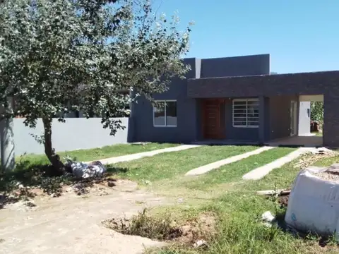 Lobos e/ Las Flores y 9 de Julio