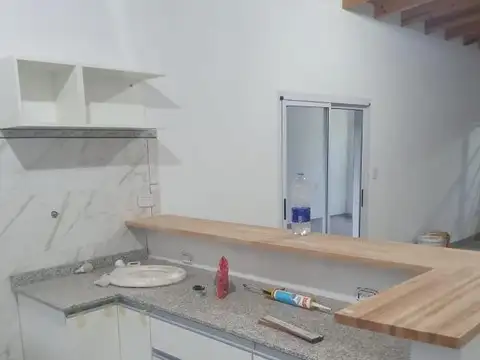 Casa 4 ambientes con 2 baños