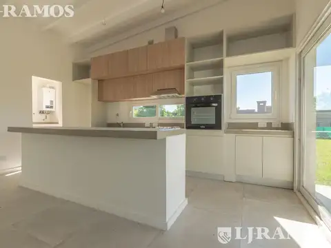 casa a estrenar en area 1  San Sebastián, sin escritura, sin pileta MB