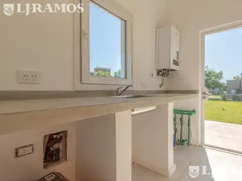 Casa 5 ambientes con 3 baños