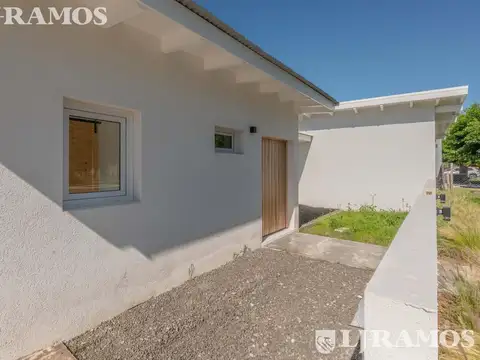 casa a estrenar en area 1  San Sebastián, sin escritura, sin pileta MB