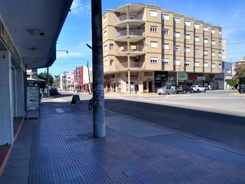 Calle 1 2400, Piso 2