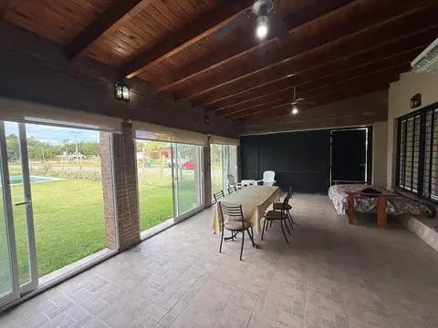 Casa 5 ambientes con 2 baños