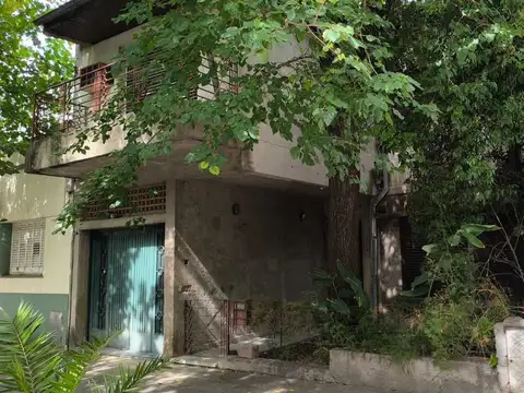 CASA 2 PLANTAS, JARDIN , PATIO Y GARAGE 5 AMB.