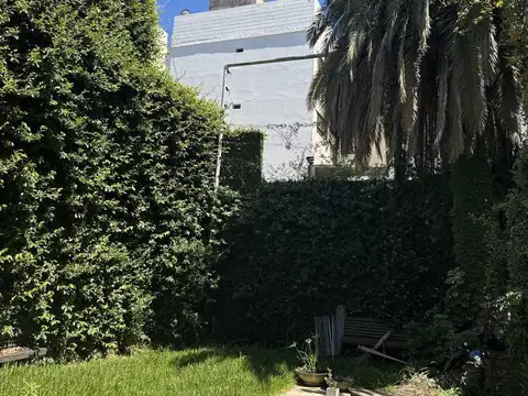 Casa en ALQUILER de 5 ambientes con pileta y cochera!