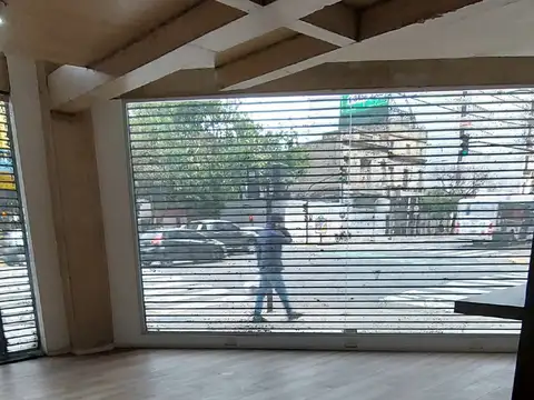Local en Venta Via Pública