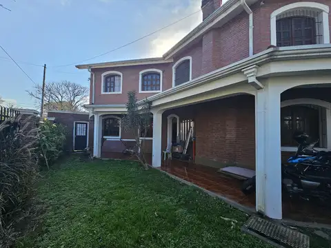 Casa en Venta con 4 cocheras