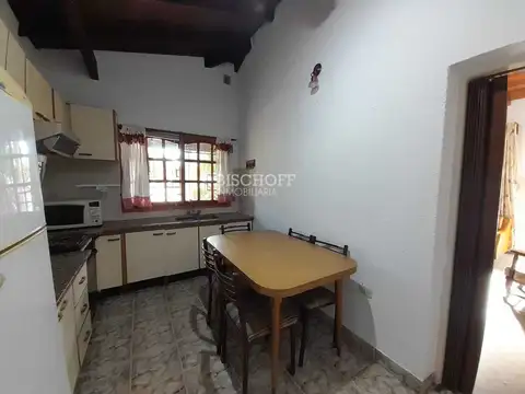 Casa 2 ambientes con 2 baños