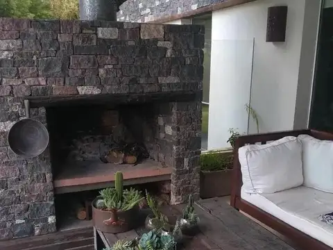 Casa 7 ambientes con 2 baños