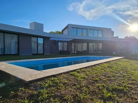 CASA EN CHACRAS DE LA VILLA