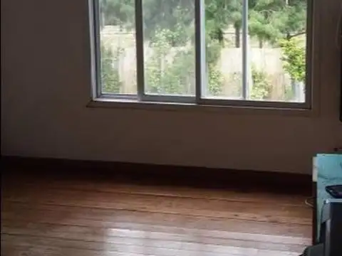 Casa en Alquiler con 2 cocheras