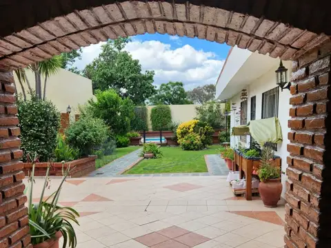 Casa 7 ambientes con 4 baños