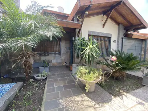 CASA VENTA 5 AMBIENTES VILLA TESEI PILETA QUINCHO