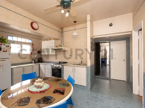 Casa de categoría en Villa Maipú. Apto crédito. Permuta