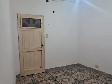 Departamento en alquiler en Ramos Mejia, al frente con balcon, solo a cargo del inquilino edenor