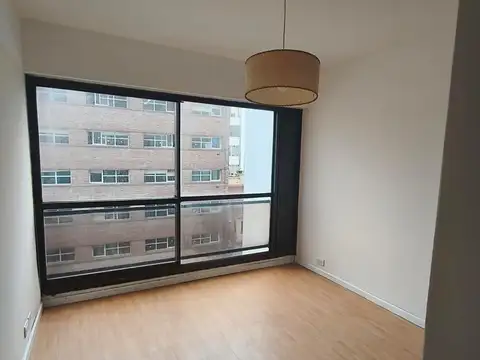 DEPARTAMENTO DE 2 AMB + ESCRITORIO. COCHERA
