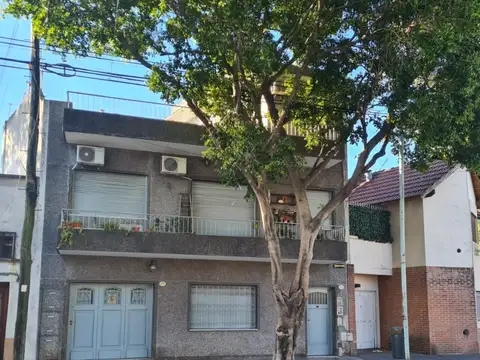 TIPO CASA 5 AMBIENTES EN 2 PLANTAS CON PATIO, TERRAZA Y 3 BAÑOS