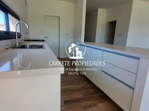 Casa en Venta con 3 cocheras