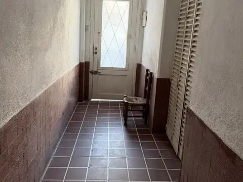 Casa 7 ambientes con 2 baños