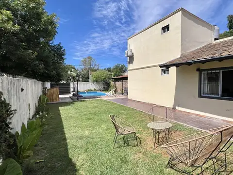 VENTA CASA SOLARES DEL NORTE PILAR CON JARDIN PILETA Y COCHERAS