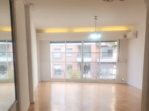 Venta Departamente 3 ambientes con Dependencia. Balcon corrido al frente. Caballito